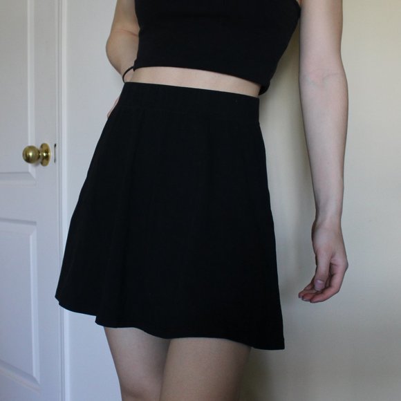 Basic Black Skirt - Picture 3 of 3